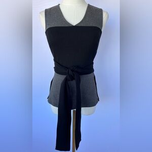 BCBGMaxAzria Women’s Tie Waist Color Block Top Sleeveless V-Neck Peplum Size XXS